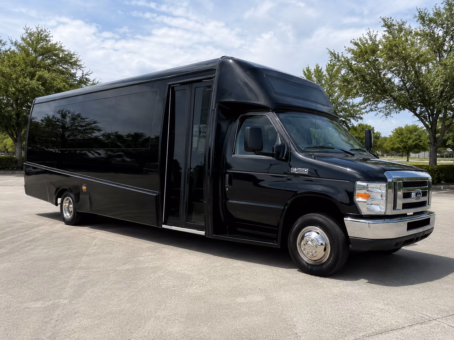 bus rentals for newark college and university campus tours