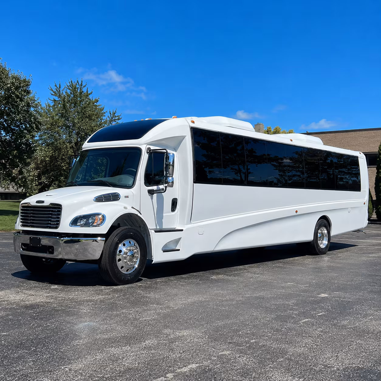 newark 28 passenger minibus